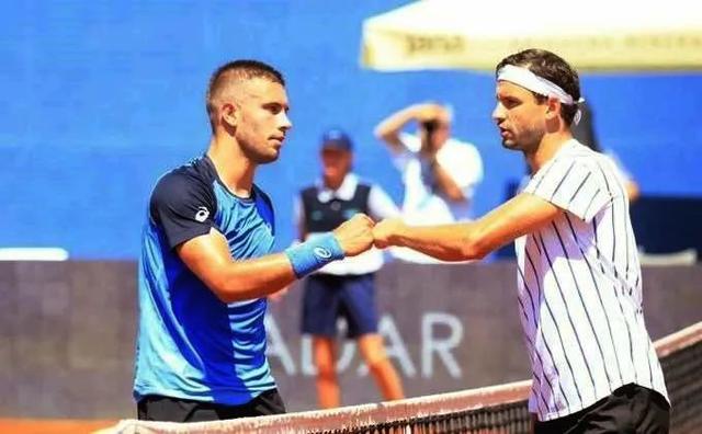 他相信詹姆 他相信詹姆