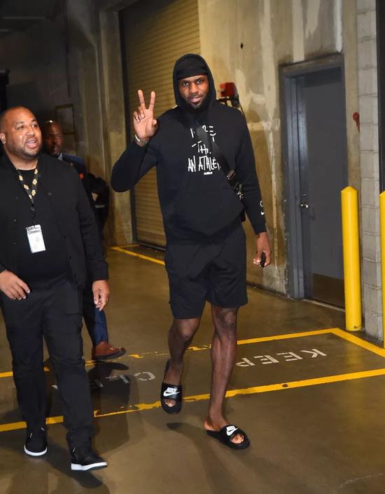 在客场顶住 在客场顶住