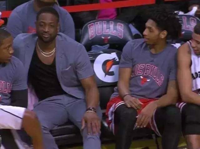 弱侧电梯门 弱侧电梯门